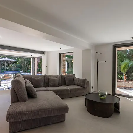 Moderne Вилла Ла Круа-Вальме