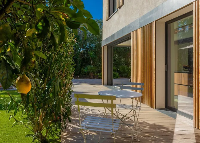 Moderne Вилла Ла Круа-Вальме