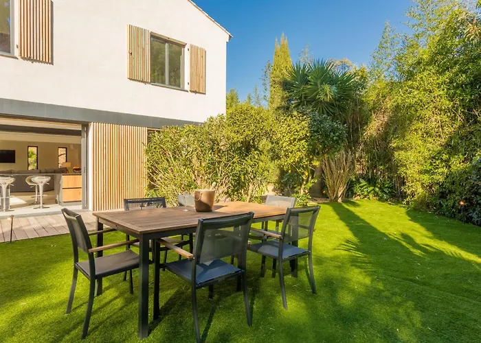 Moderne Вилла Ла Круа-Вальме