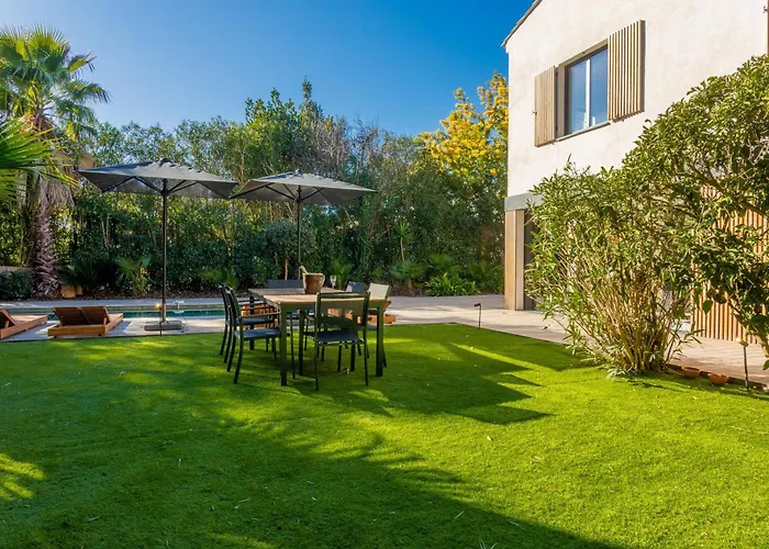 Moderne Ла Круа-Вальме